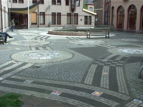 Gennep NL : Ellen Hoffmannplein mit wunderschönen Platzmosaik